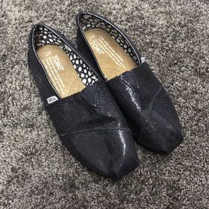 Black sparkly Toms!! Size 7!! Barely worn!!